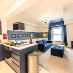 شقة Luxury Skyfall With Free Parking For Families & Business By Prescott *