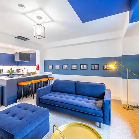 Modern Skyfall With Free Parking For Families & Business By Prescott Bristol