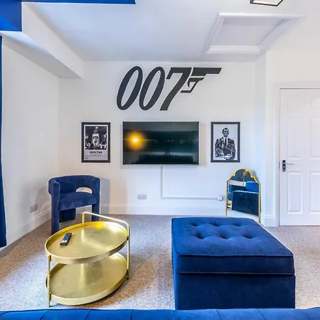 Modern Skyfall With Free Parking For Families & Business By Prescott アパート ブリストル