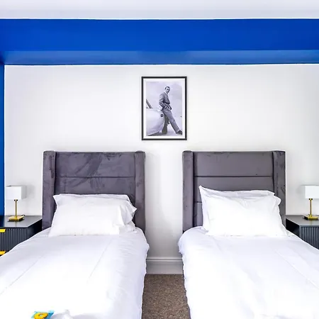 Skyfall With Free Parking For Families & Business By Prescott *