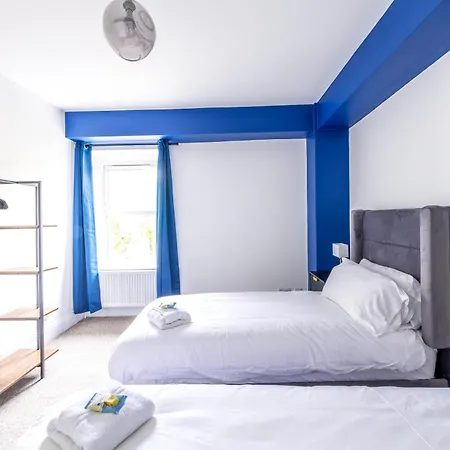 Skyfall With Free Parking For Families & Business By Prescott