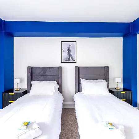 Modern Skyfall With Free Parking For Families & Business By Prescott Apartment *