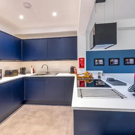 Skyfall With Free Parking For Families & Business By Prescott *