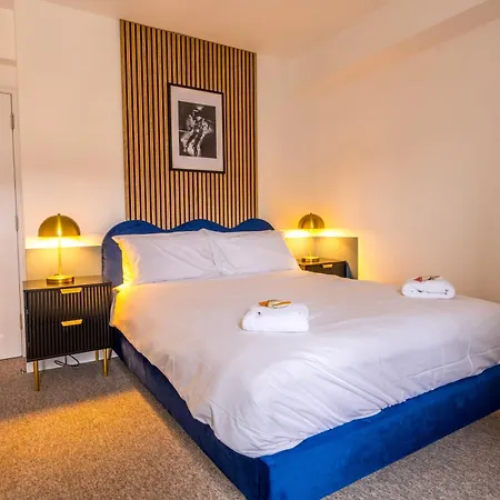 Apartmán Luxury Skyfall With Free Parking For Families & Business By Prescott *