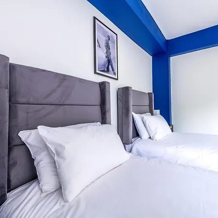 Apartmán Luxury Skyfall With Free Parking For Families & Business By Prescott *