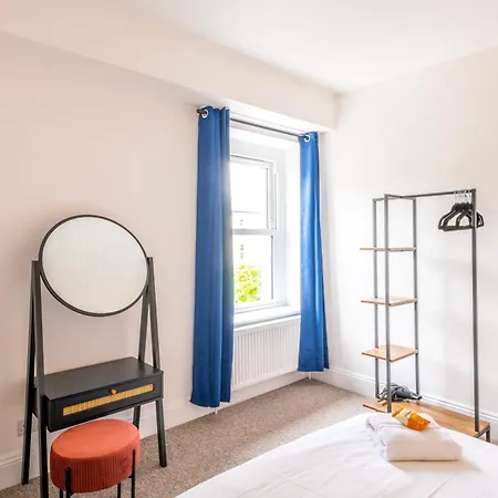 Apartmán Luxury Skyfall With Free Parking For Families & Business By Prescott *