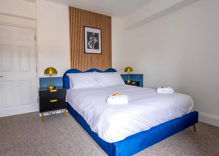 Luxury Skyfall With Free Parking For Families & Business By Prescott Apartman *